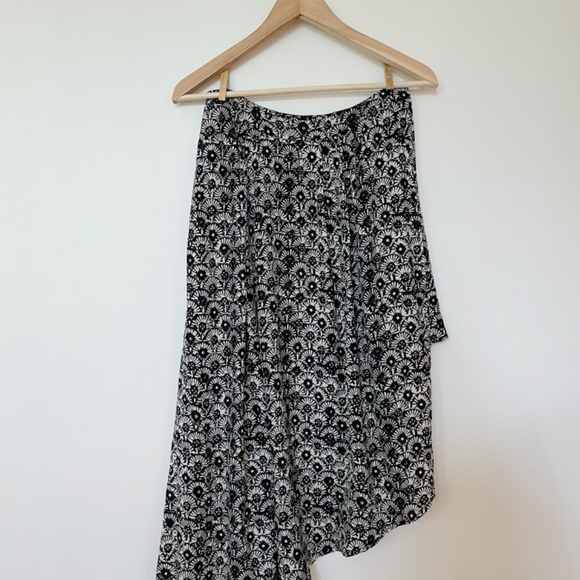 FREE PEOPLE Asymmetrical Black & White Floral Maxi Skirt - Picture 2 of 3